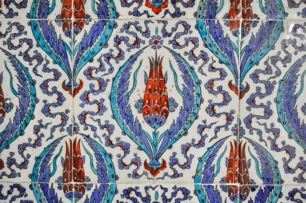 The-Rustem-Pasha-Mosque_Iznik-tiles2_Photo(c)-IslamicArtsMagazine.jpg